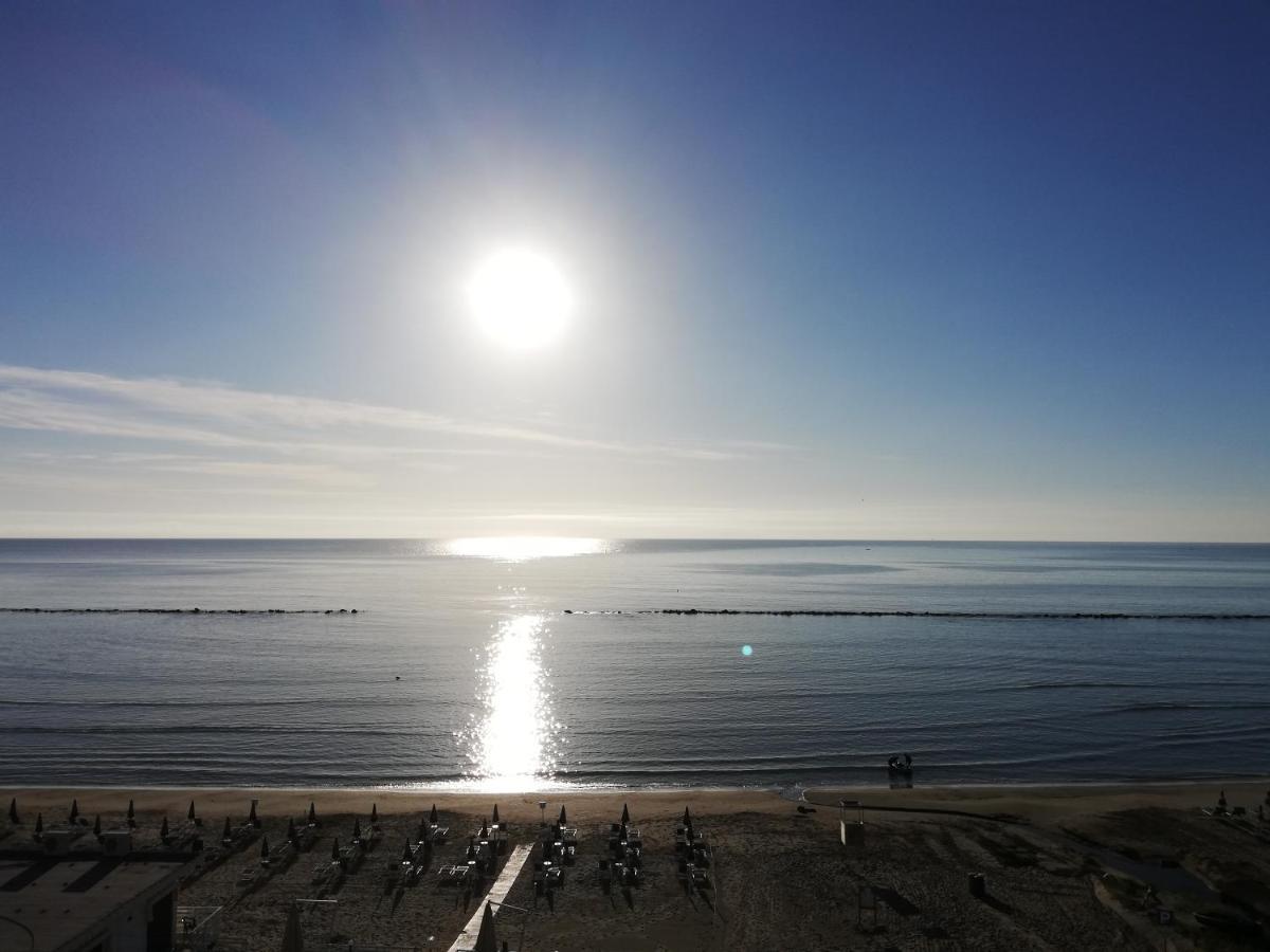 Апартаменты Attico Fronte Mare Мартинсикуро Экстерьер фото