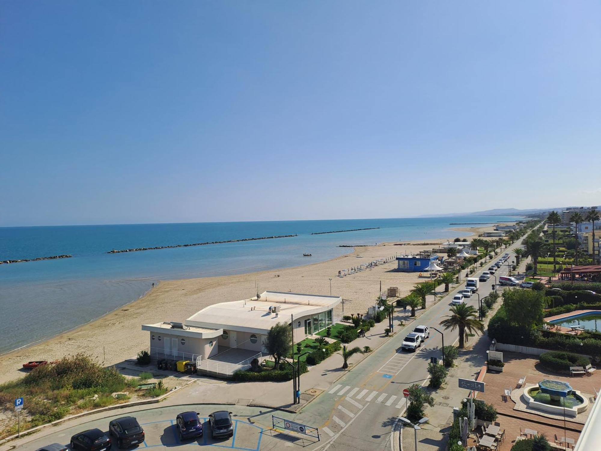 Апартаменты Attico Fronte Mare Мартинсикуро Экстерьер фото