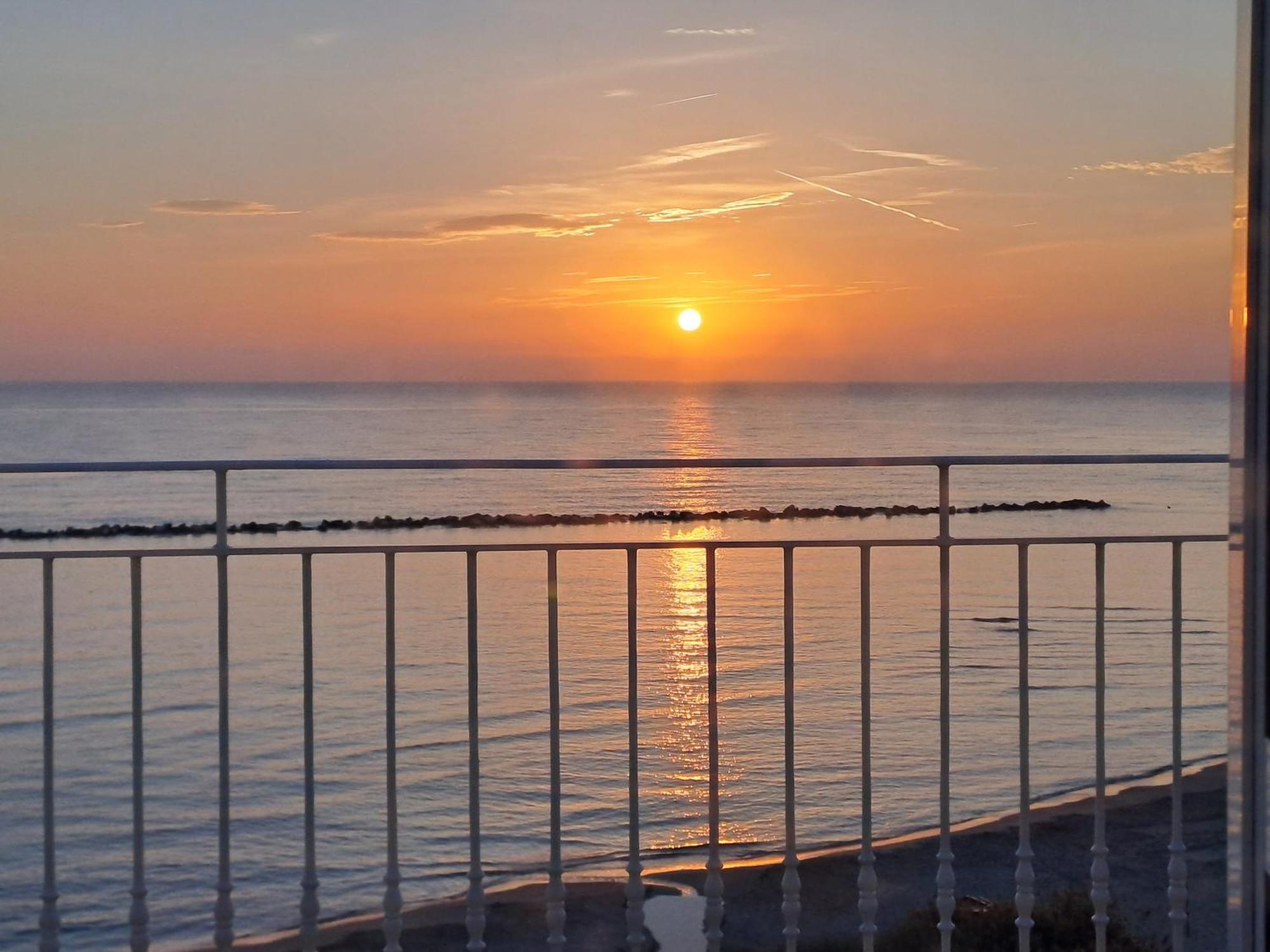 Апартаменты Attico Fronte Mare Мартинсикуро Экстерьер фото