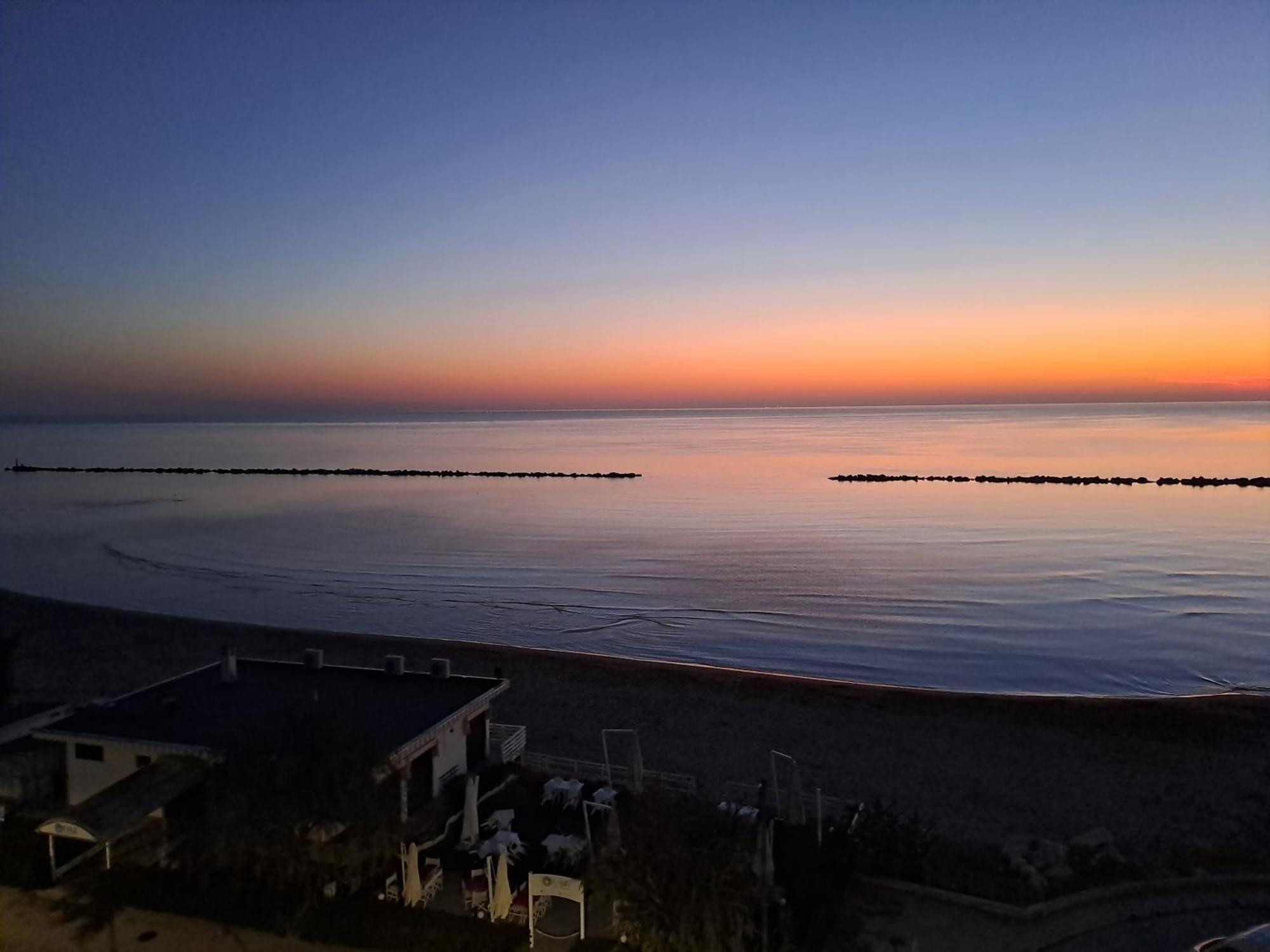 Апартаменты Attico Fronte Mare Мартинсикуро Экстерьер фото